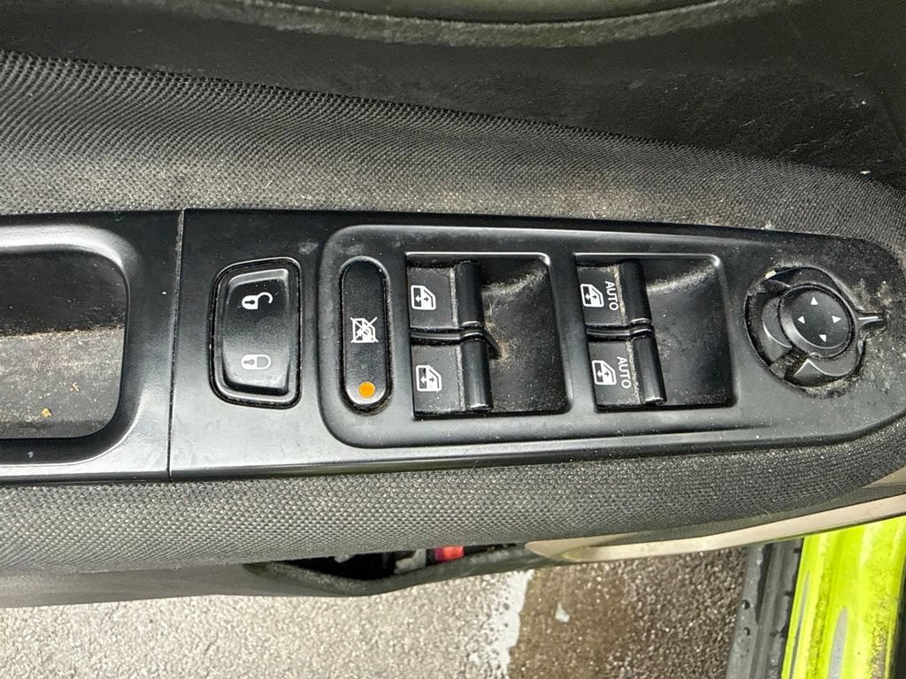 Used 2017 Jeep Renegade Latitude AWD/4WD image 18