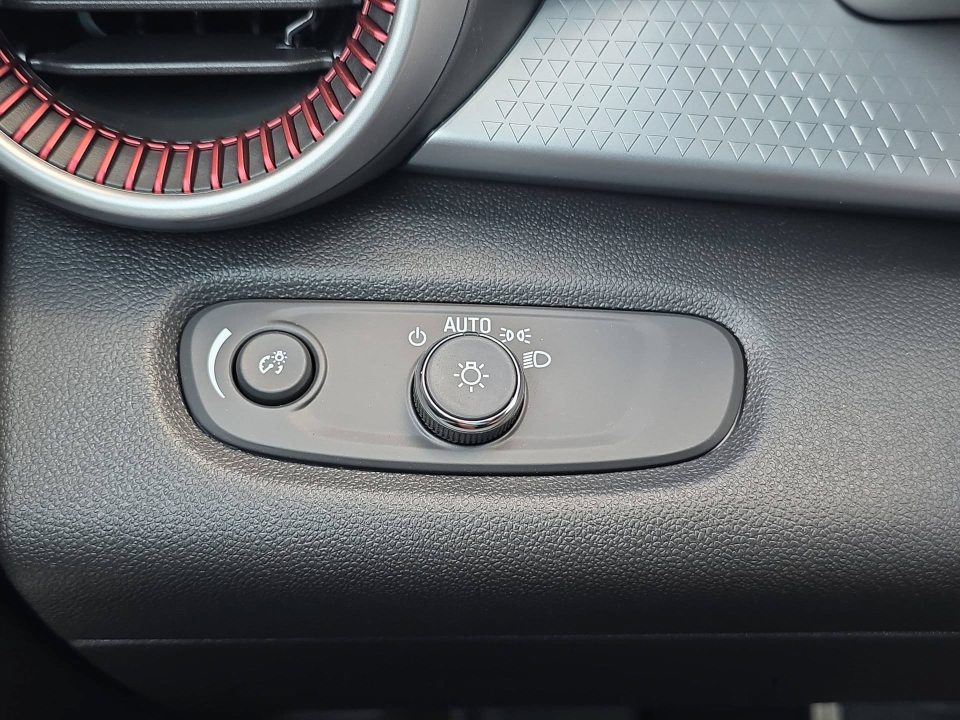 New 2026 Chevrolet Trax RS w/ Sunroof Package FWD image 25