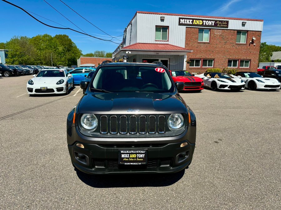 Used 2017 Jeep Renegade Latitude AWD/4WD image 2