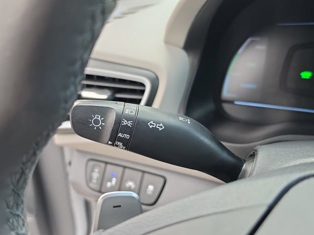 Used 2018 Hyundai Ioniq Limited w/ Limited Ultimate Package 03 FWD image 23