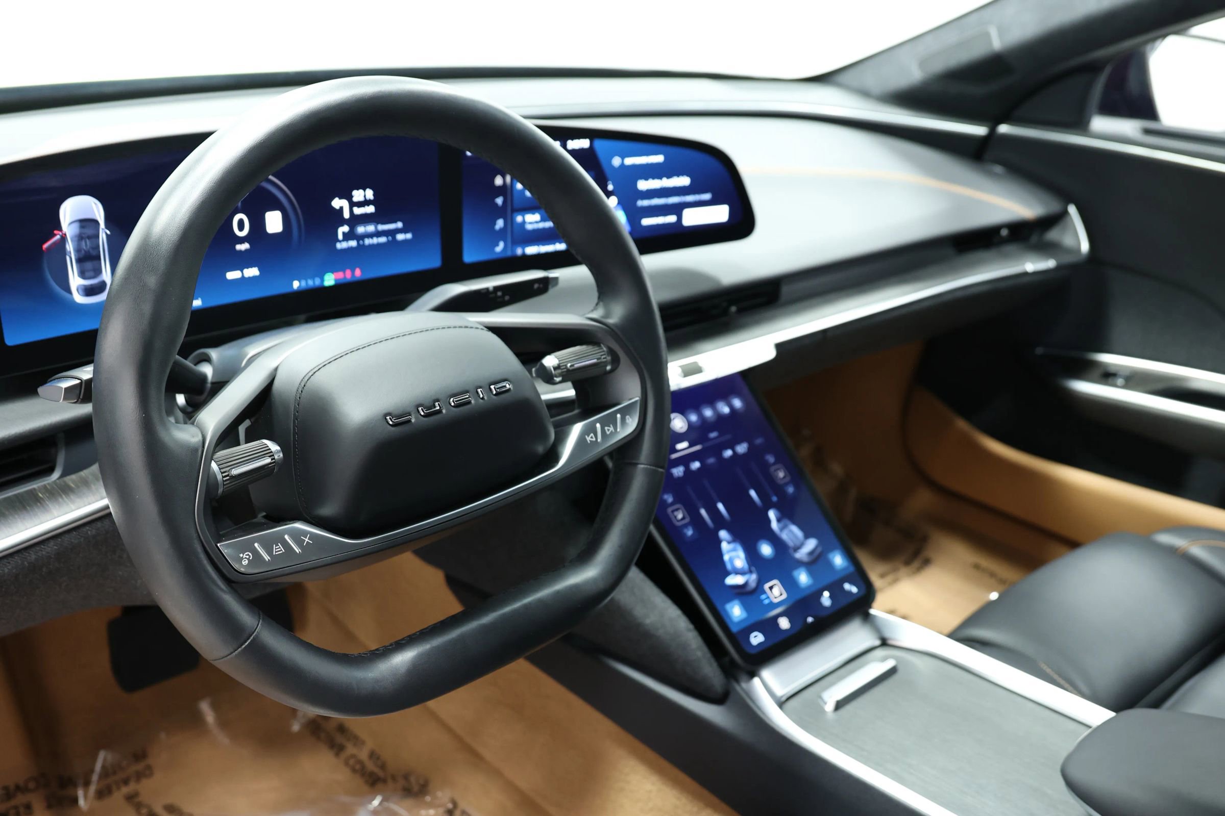 Used 2023 Lucid Air Touring image 2