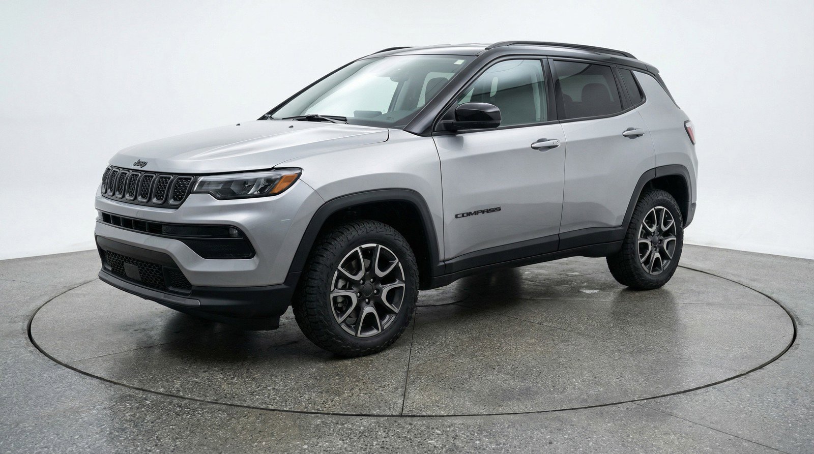 Used 2025 Jeep Compass Trailhawk AWD/4WD image 3