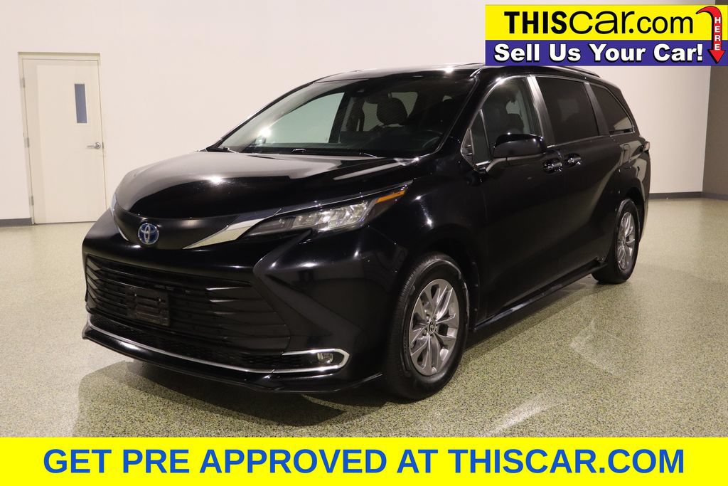 Used 2023 Toyota Sienna XLE FWD image 5