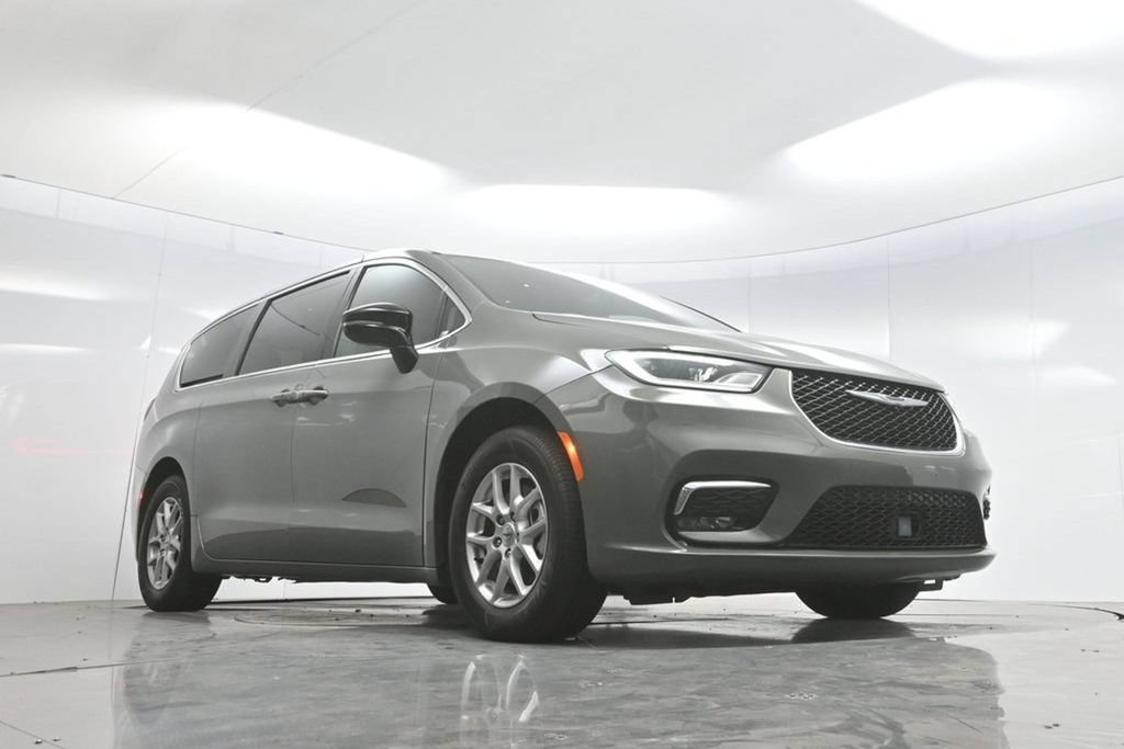 Used 2025 Chrysler Pacifica Select FWD image 67