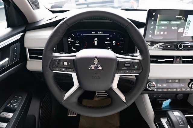 New 2025 Mitsubishi Outlander AWD image 13