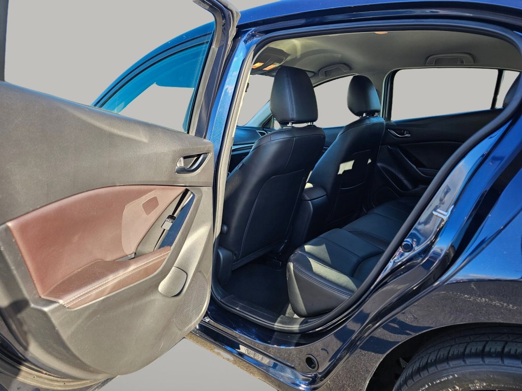 Used 2018 MAZDA MAZDA3 Touring image 25