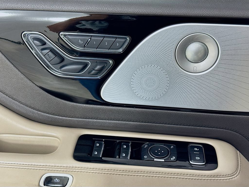 Used 2020 Lincoln Aviator Grand Touring w/ Equipment Group 301A AWD/4WD image 23