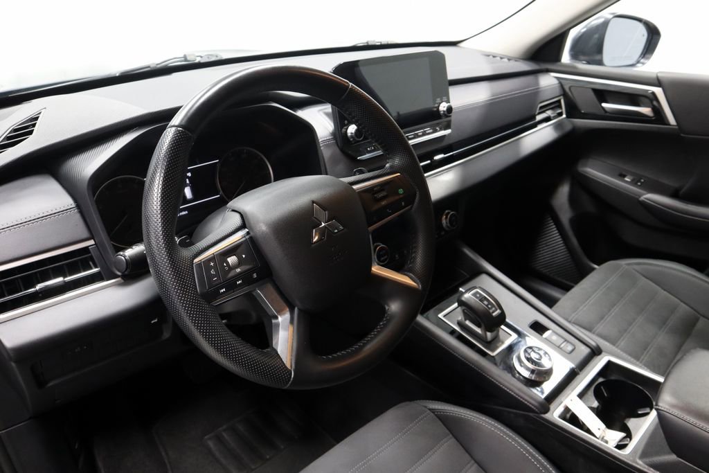 Used 2024 Mitsubishi Outlander SE image 26