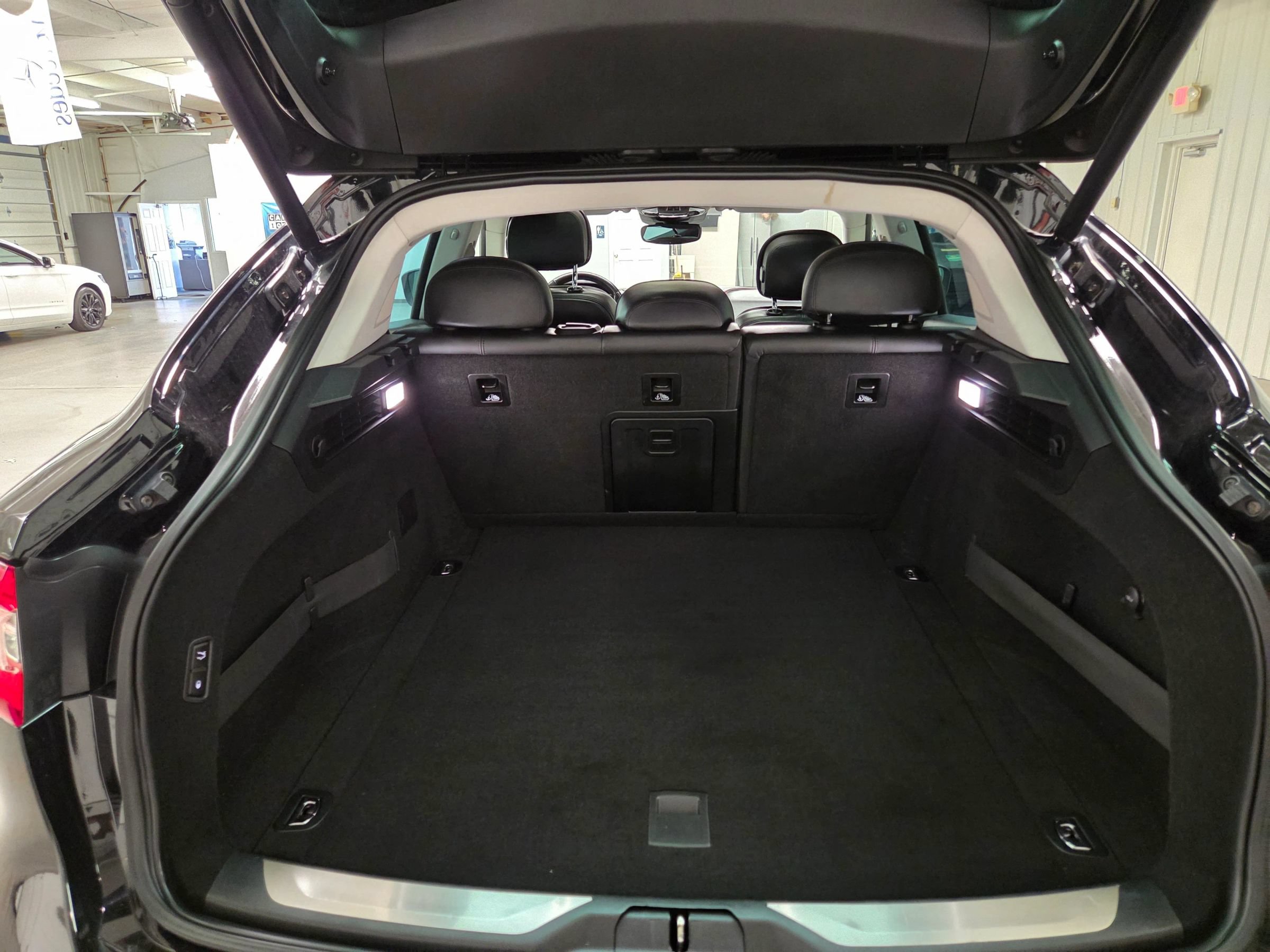 Used 2017 Maserati Levante AWD/4WD image 39
