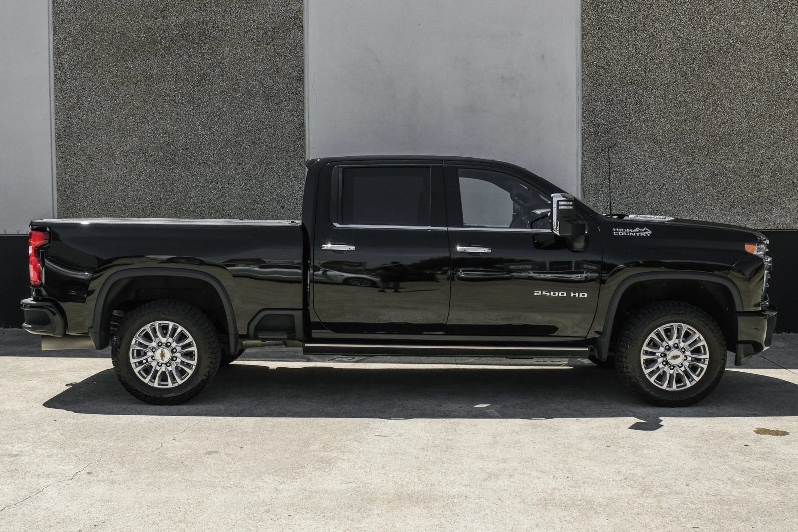 Used 2023 Chevrolet Silverado 2500 High Country AWD/4WD image 6
