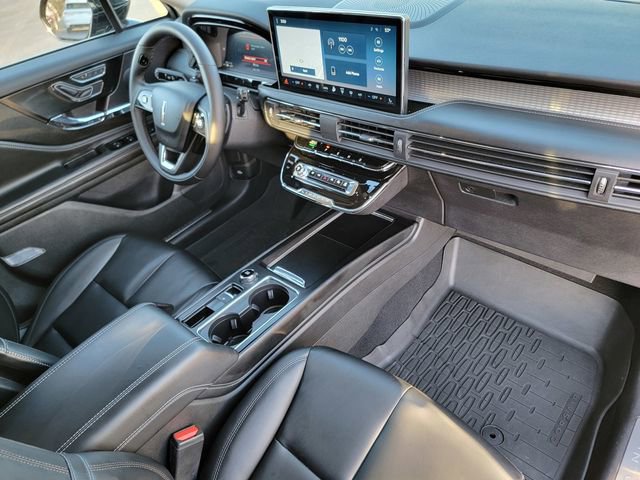 Certified 2024 Lincoln Corsair AWD image 25