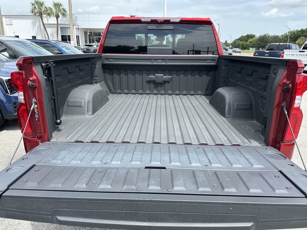 Used 2025 Chevrolet Silverado 1500 High Country w/ Technology Package AWD/4WD image 11