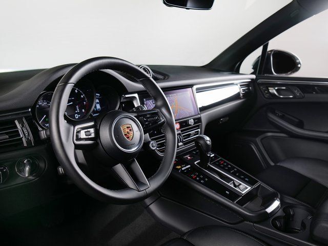 Certified 2026 Porsche Macan AWD/4WD image 4