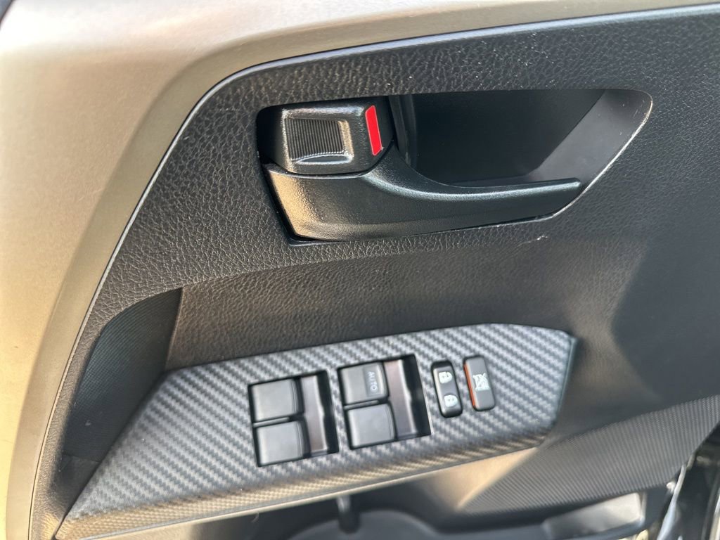 Used 2015 Toyota RAV4 LE image 17
