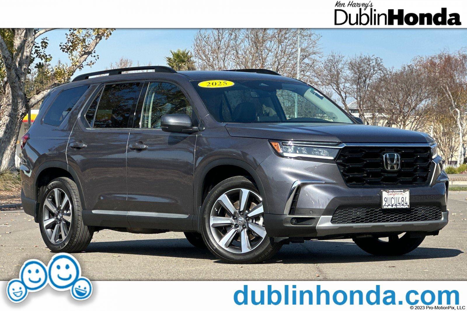 Certified 2025 Honda Pilot Touring image 1
