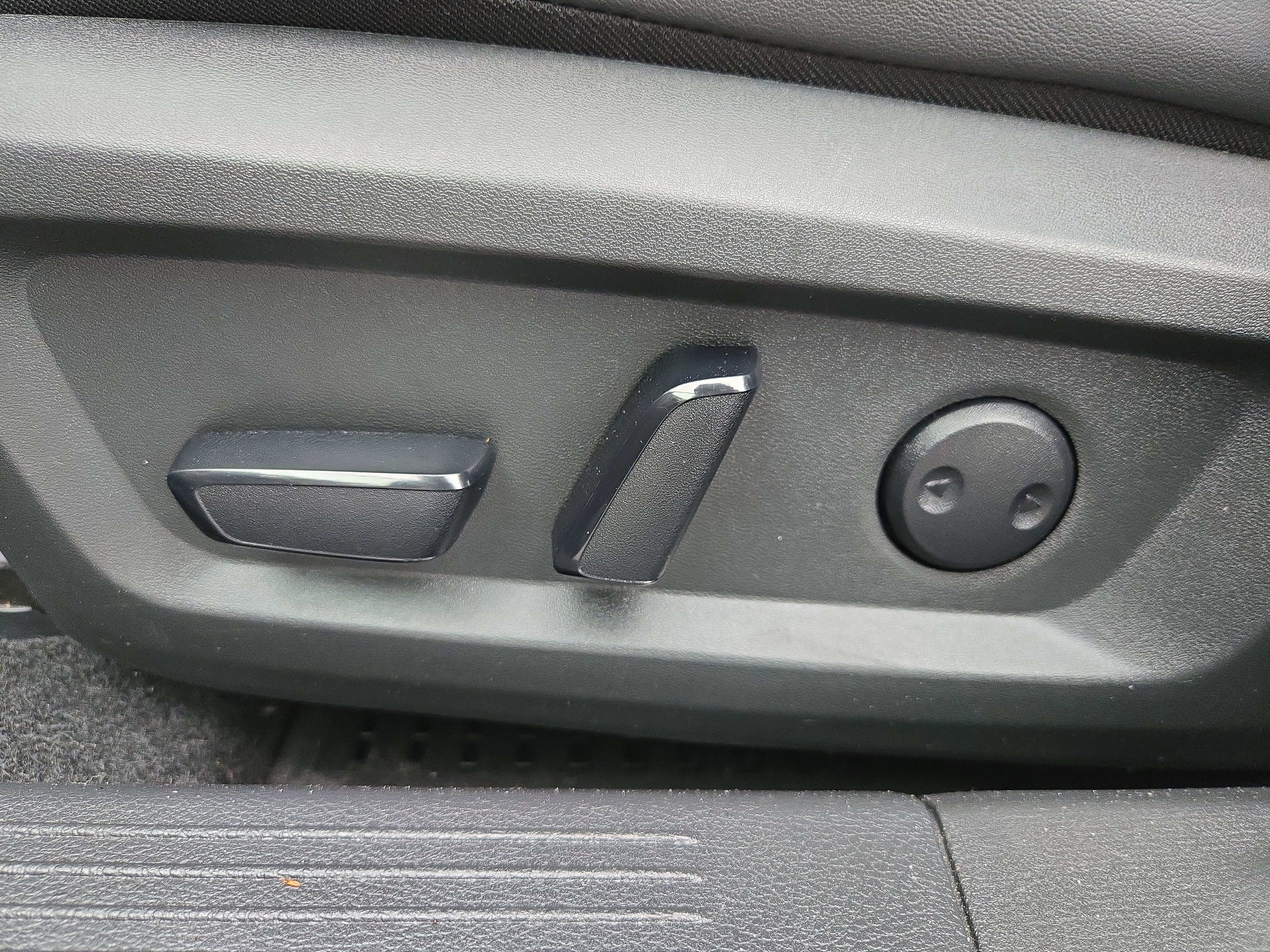 Used 2022 Nissan Rogue SV w/ SV Premium Package image 14