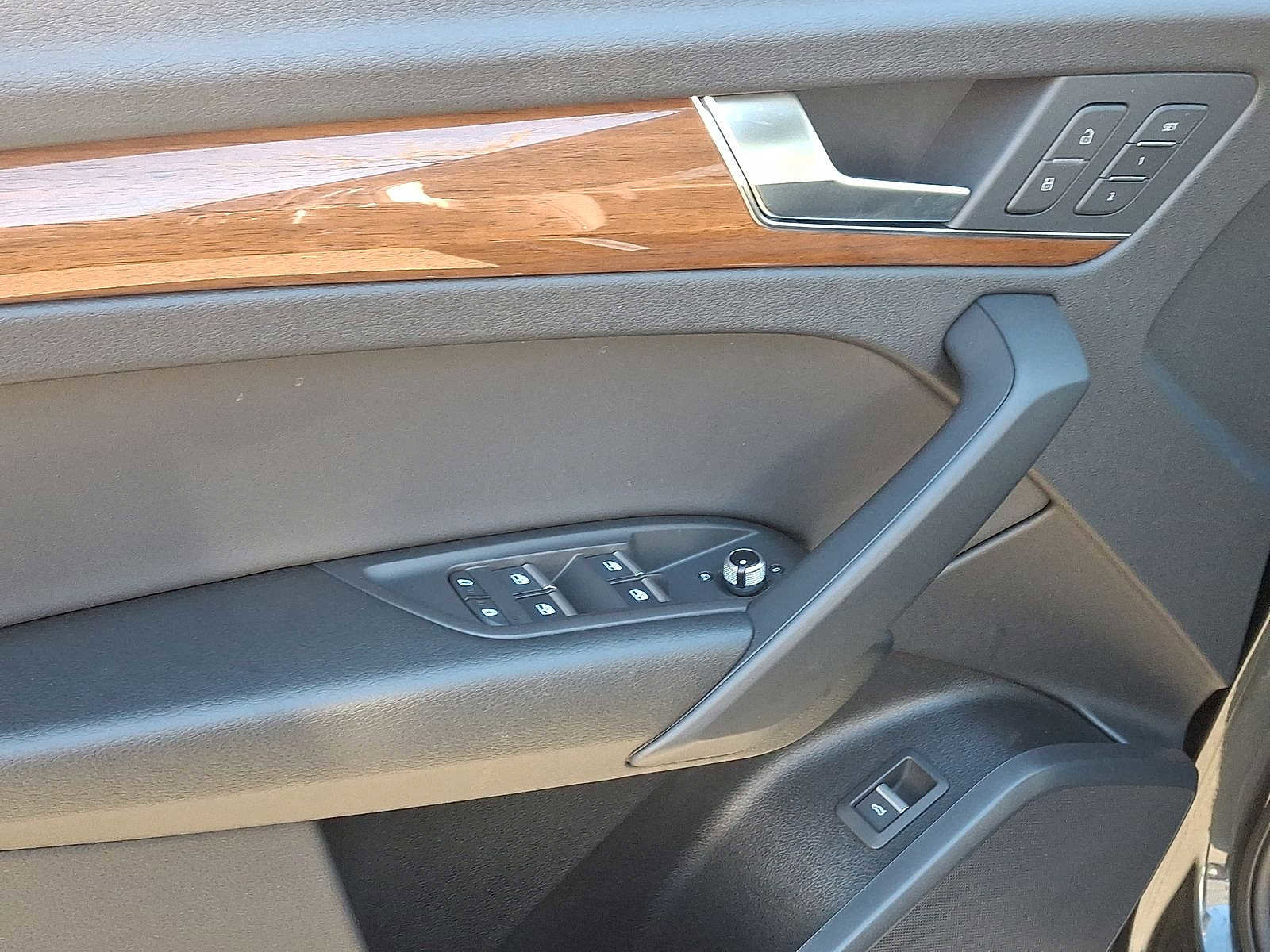 Certified 2025 Audi Q5 2.0T Premium w/ Convenience Plus Package image 10