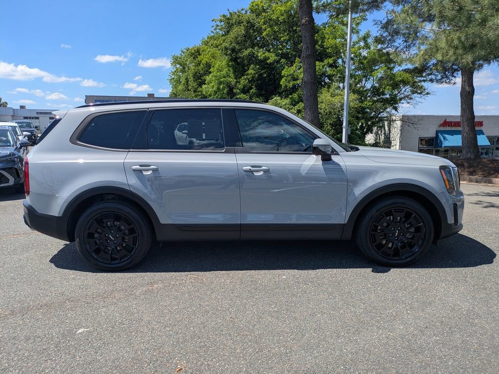 Used 2022 Kia Telluride SX w/ SX Prestige Package AWD/4WD image 3