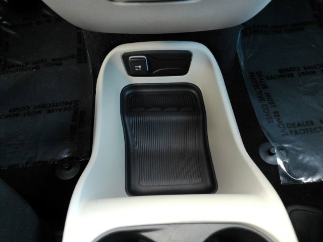 Used 2023 Chrysler Voyager LX image 44