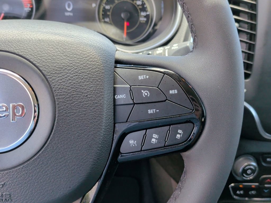 Used 2023 Jeep Cherokee Altitude Lux AWD/4WD image 18