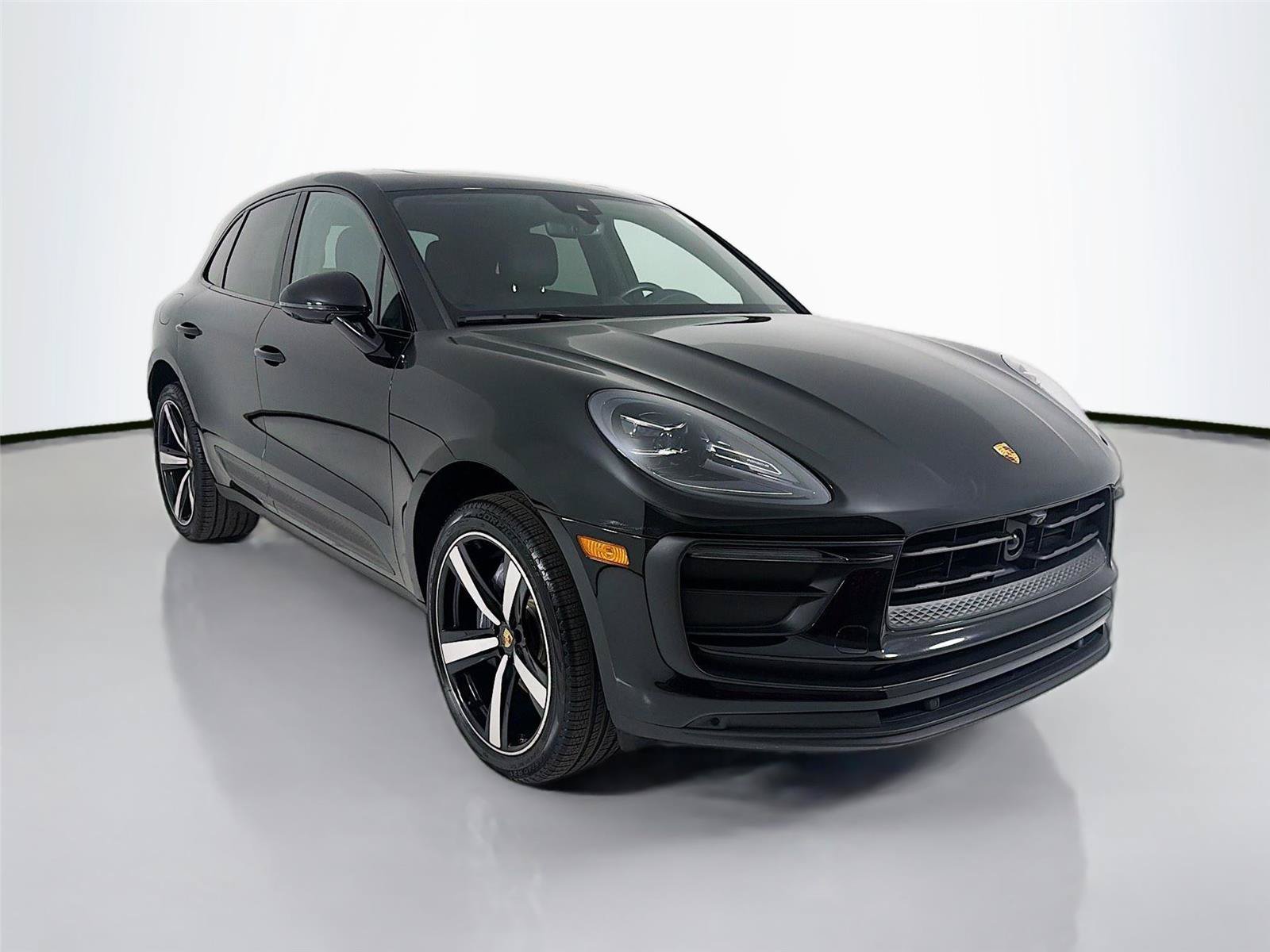 Certified 2023 Porsche Macan Turbo AWD/4WD image 29