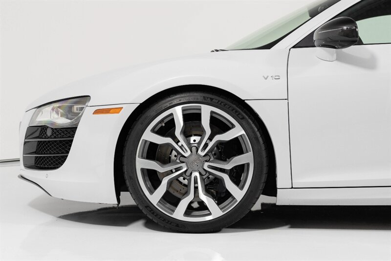 Used 2012 Audi R8 V10 AWD/4WD image 6