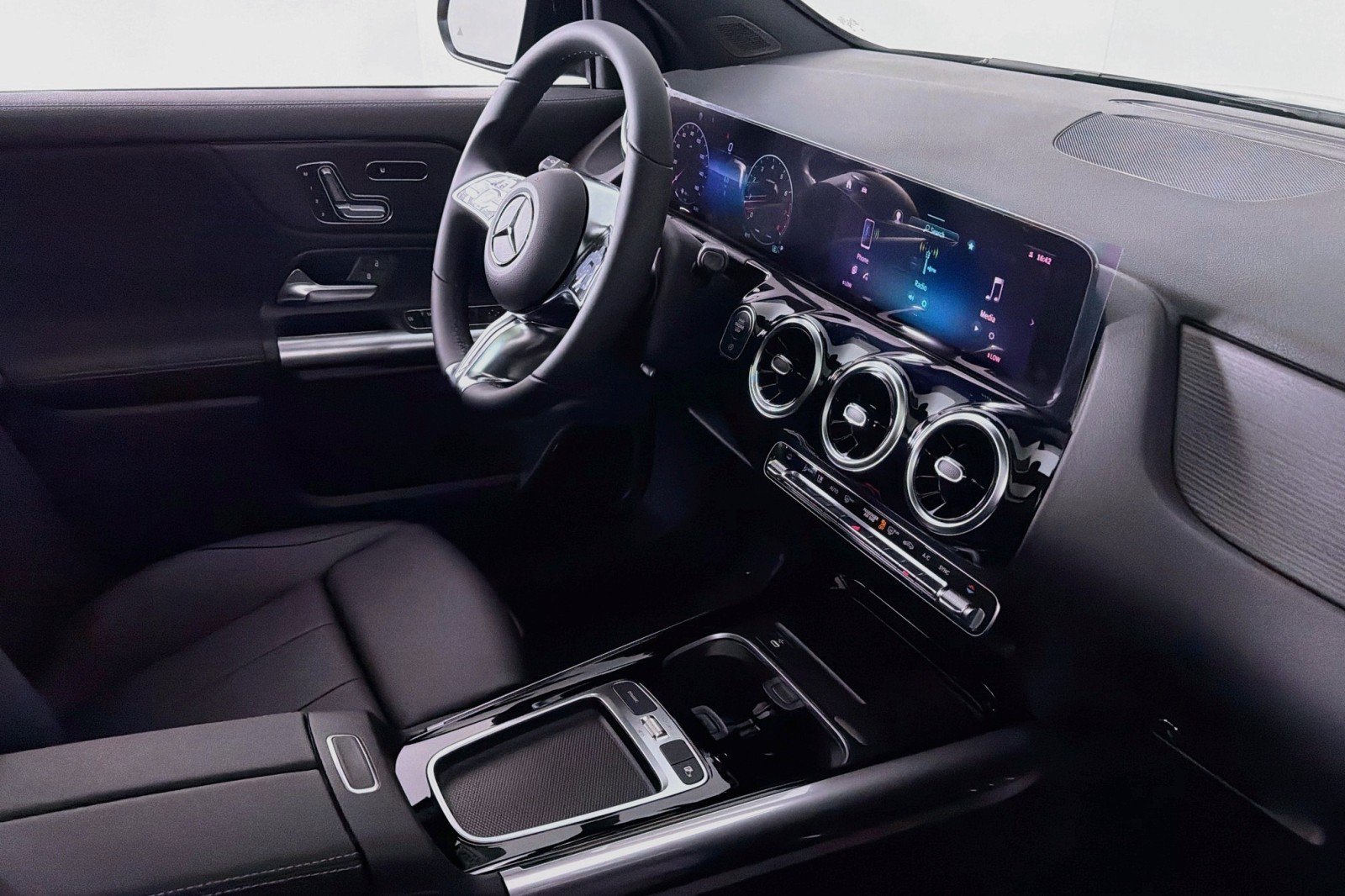New 2026 Mercedes-Benz GLA 250 image 15