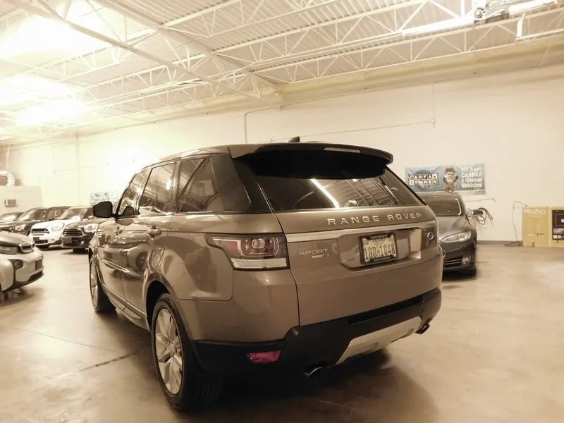 Used 2017 Land Rover Range Rover Sport HSE AWD/4WD image 4