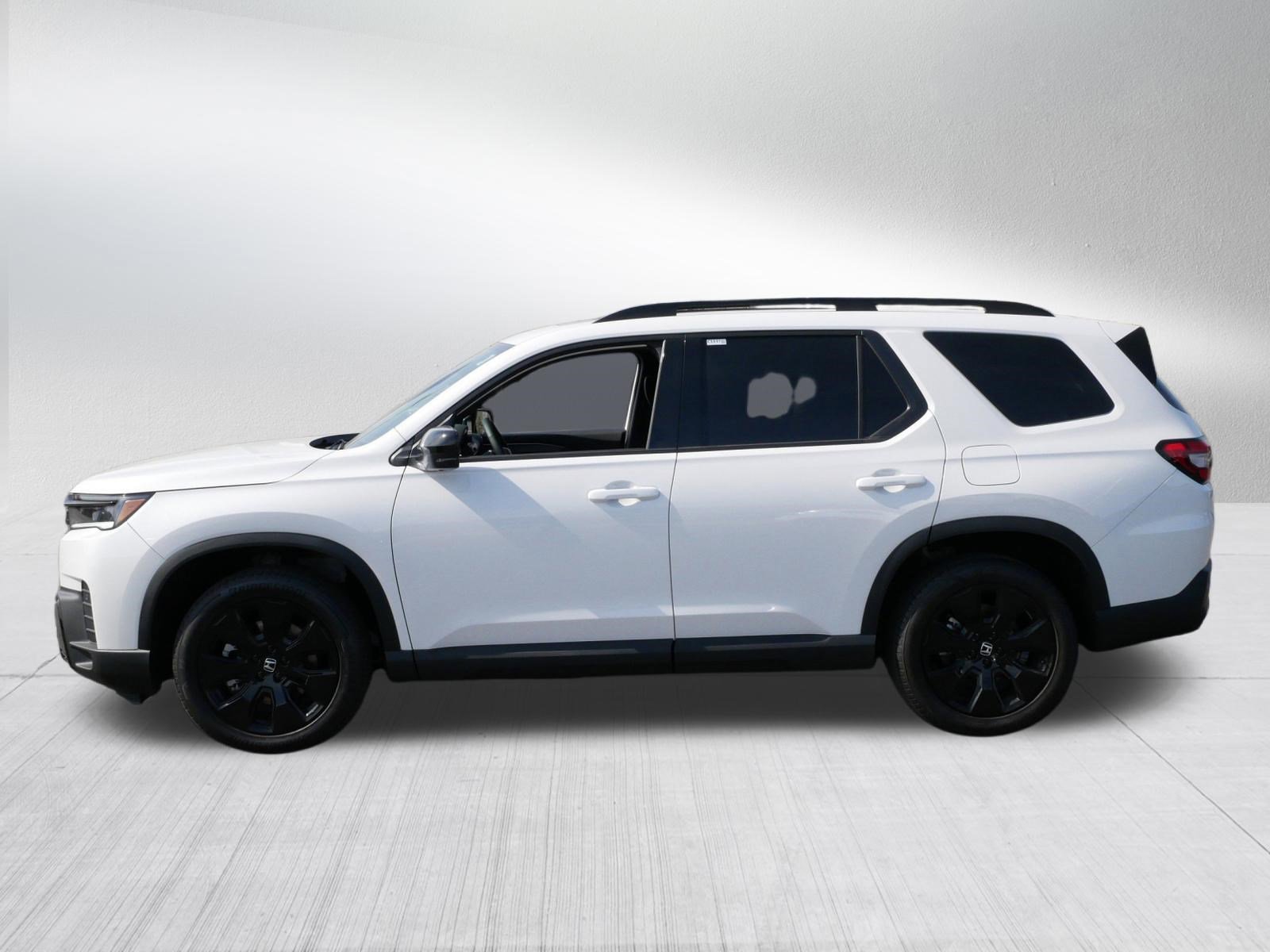 Certified 2026 Honda Pilot Black Edition image 4