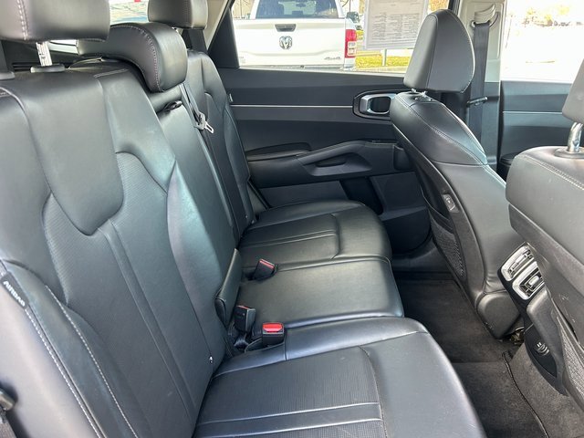 Used 2024 Kia Sorento S image 31