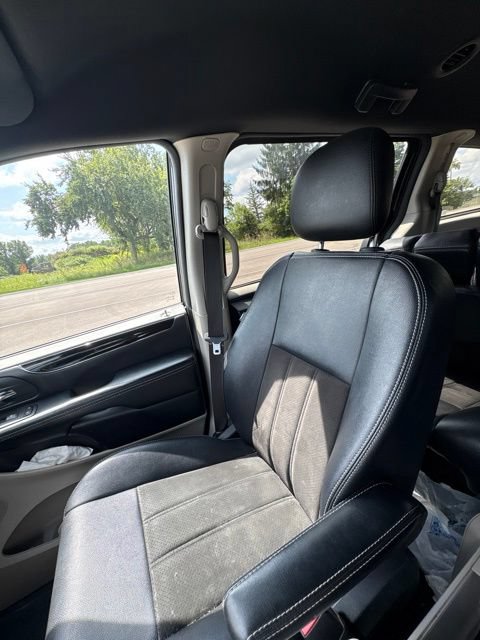 Used 2020 Dodge Grand Caravan SXT FWD image 12