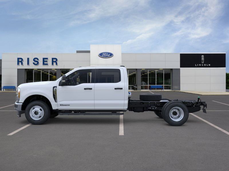 New 2026 Ford F350 4x4 Crew Cab DRW Super Duty image 3