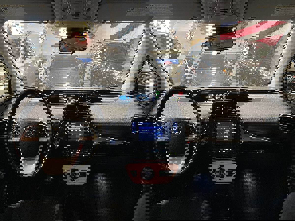 Used 2018 Toyota Prius Three image 14