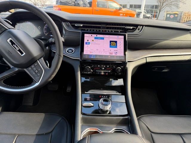 Certified 2025 Jeep Grand Cherokee L Limited w/ Luxury Tech Group II image 17