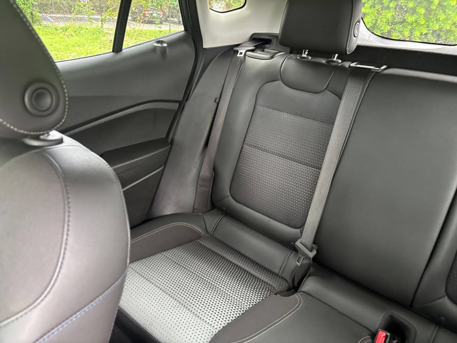 Used 2025 Chevrolet Trax LT w/ LT Convenience Package FWD image 37