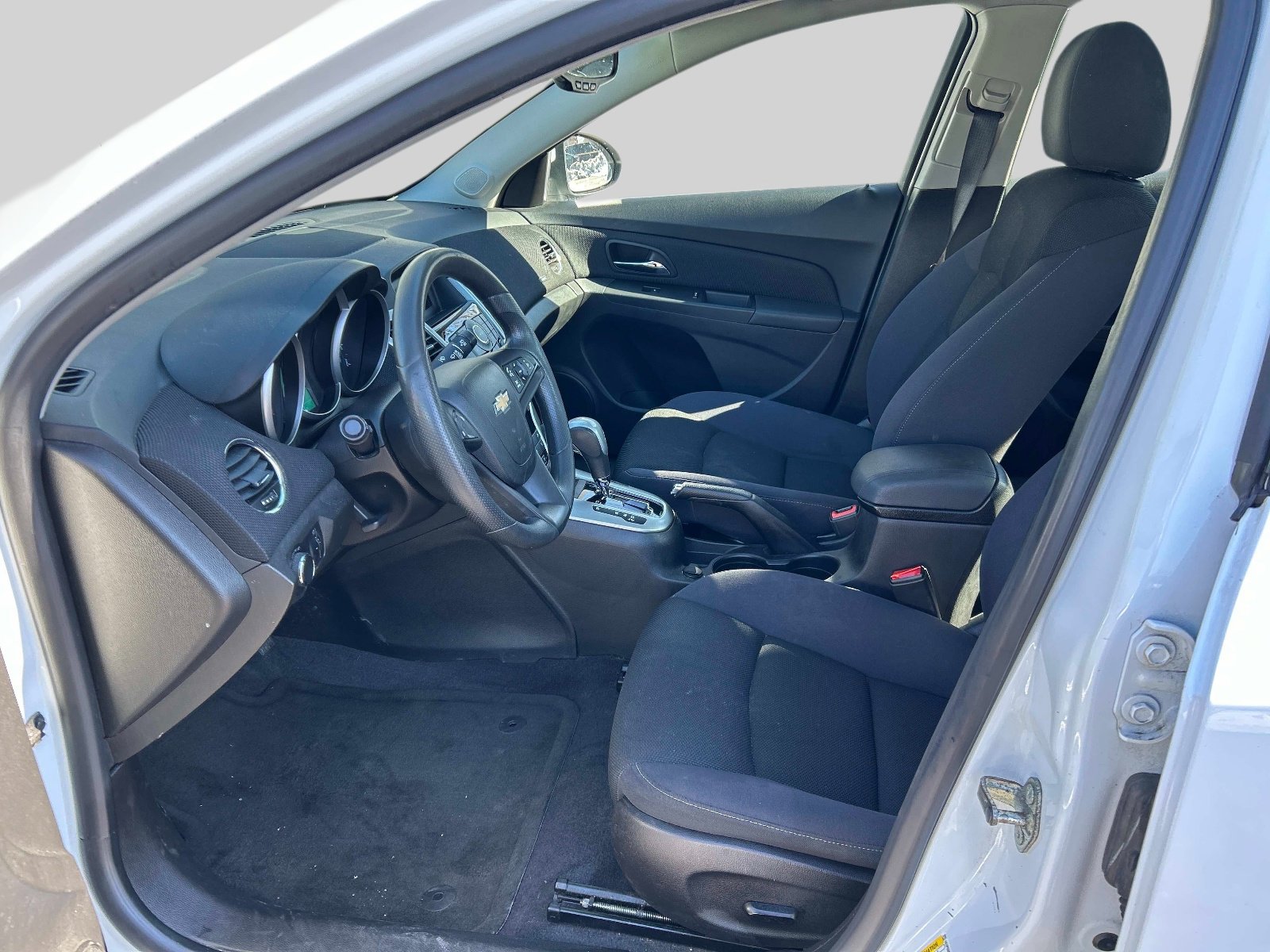 Used 2015 Chevrolet Cruze LT image 10