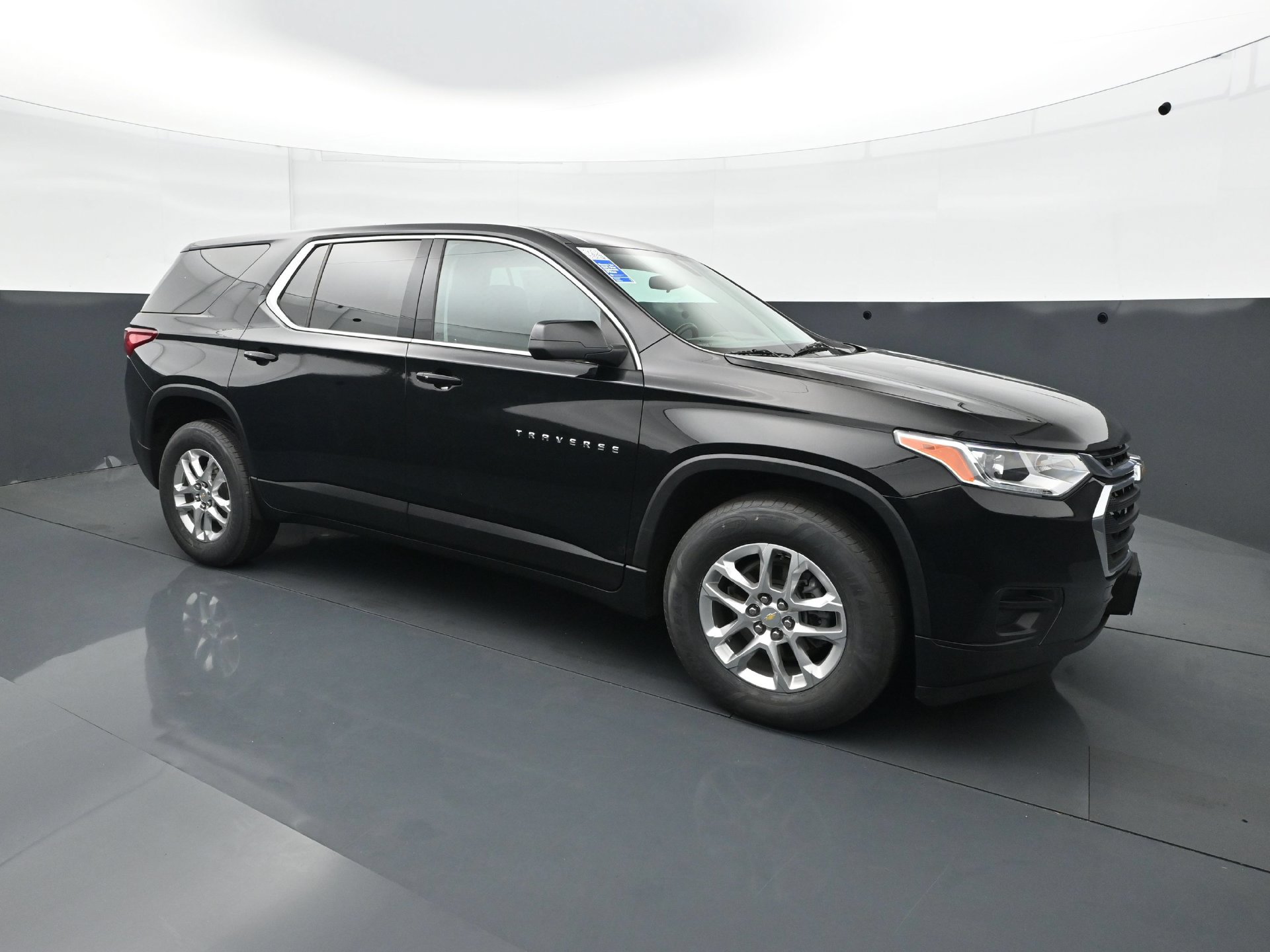 Used 2021 Chevrolet Traverse LS AWD/4WD image 9