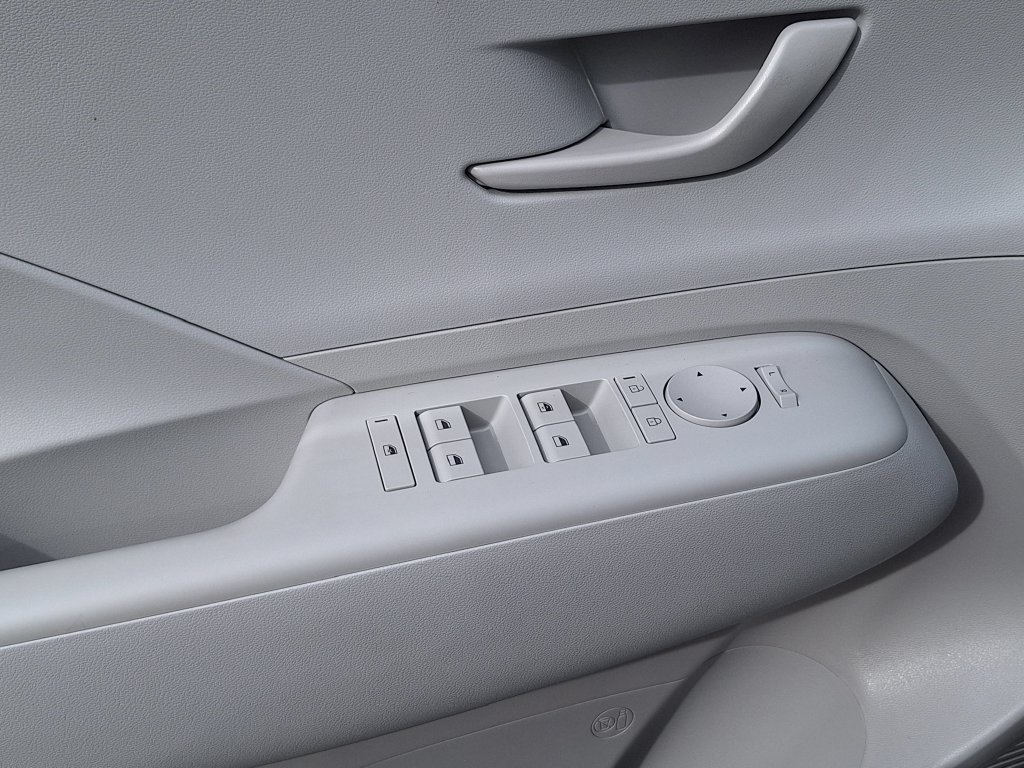 New 2027 Hyundai Kona SE AWD/4WD image 9
