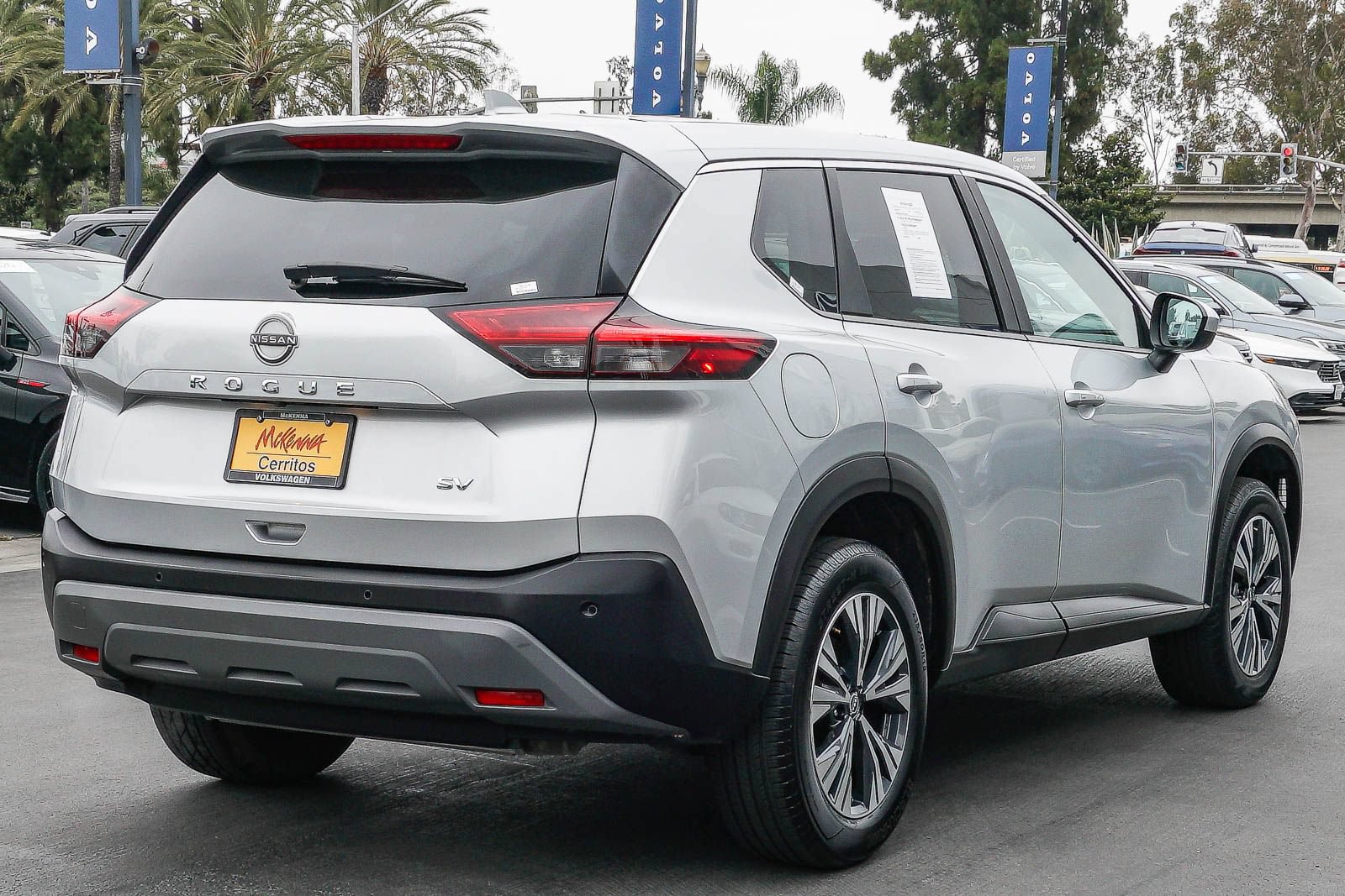 Used 2023 Nissan Rogue SV FWD image 7