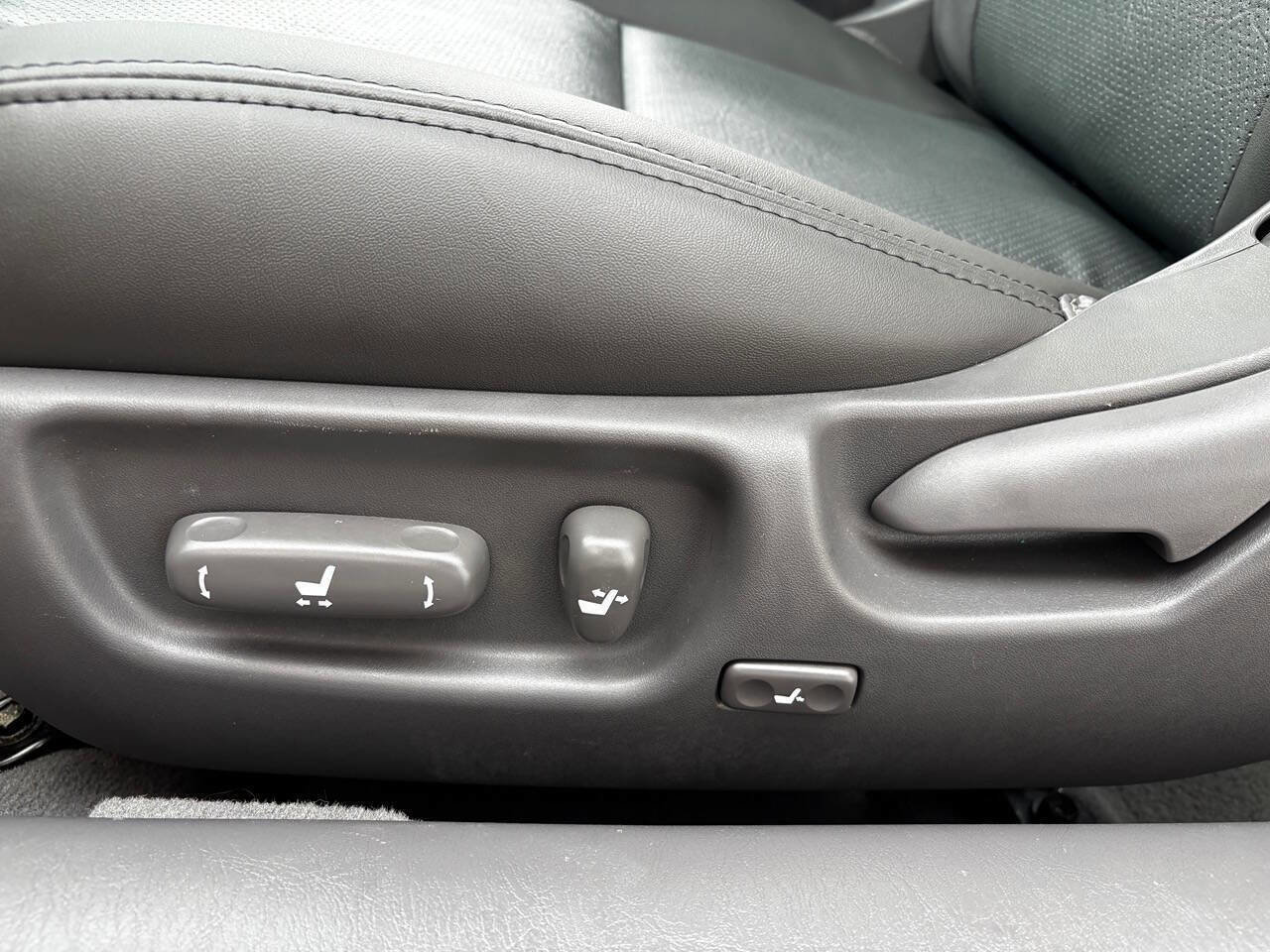 Used 2004 Toyota Solara SLE image 22