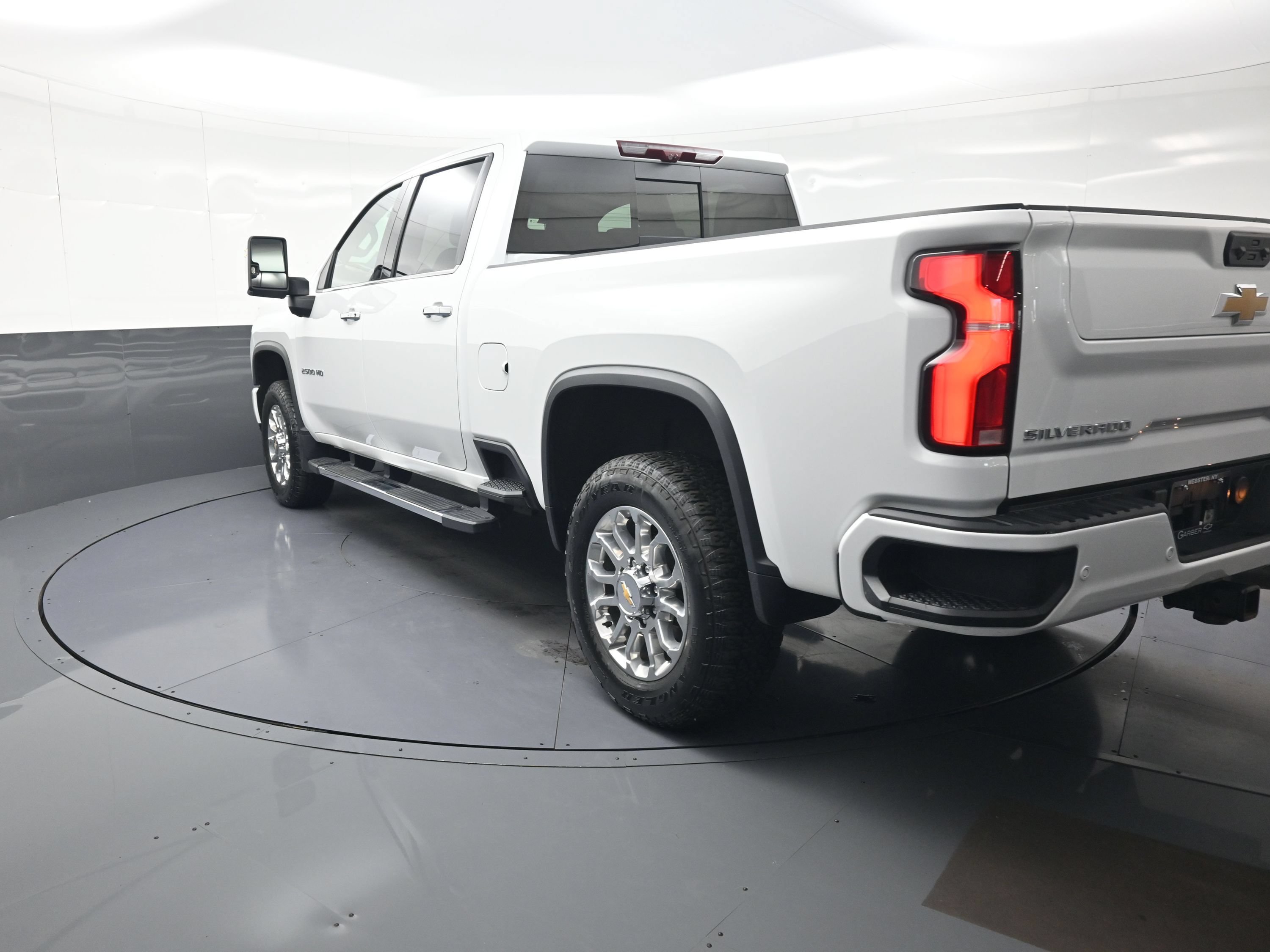 Used 2024 Chevrolet Silverado 2500 LTZ w/ LTZ Plus Package AWD/4WD image 5
