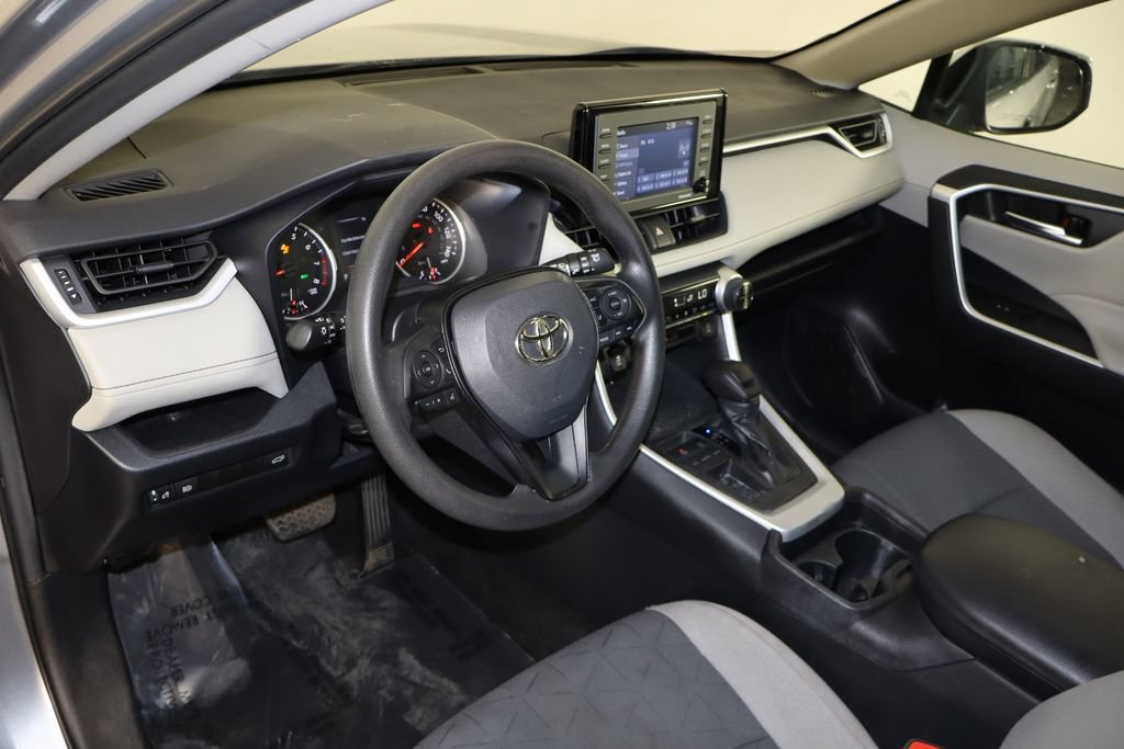 Used 2021 Toyota RAV4 XLE w/ Convenience Package FWD image 27