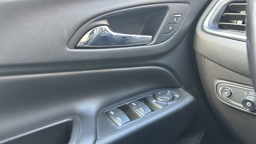 Used 2020 Chevrolet Equinox LT image 17