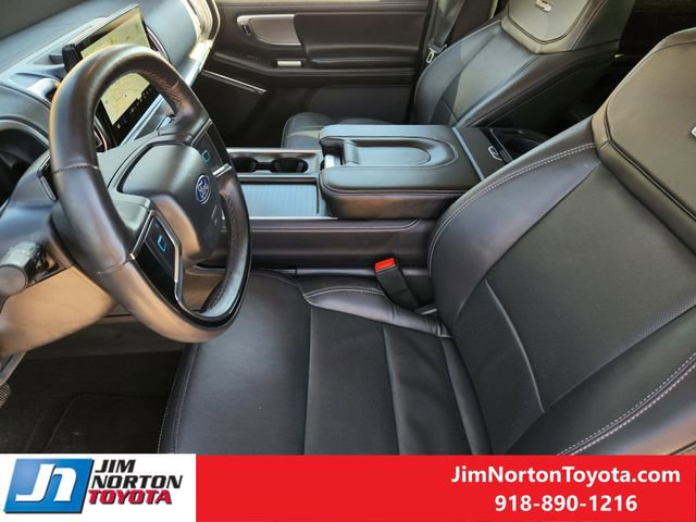 Used 2025 Ford Expedition Platinum image 14