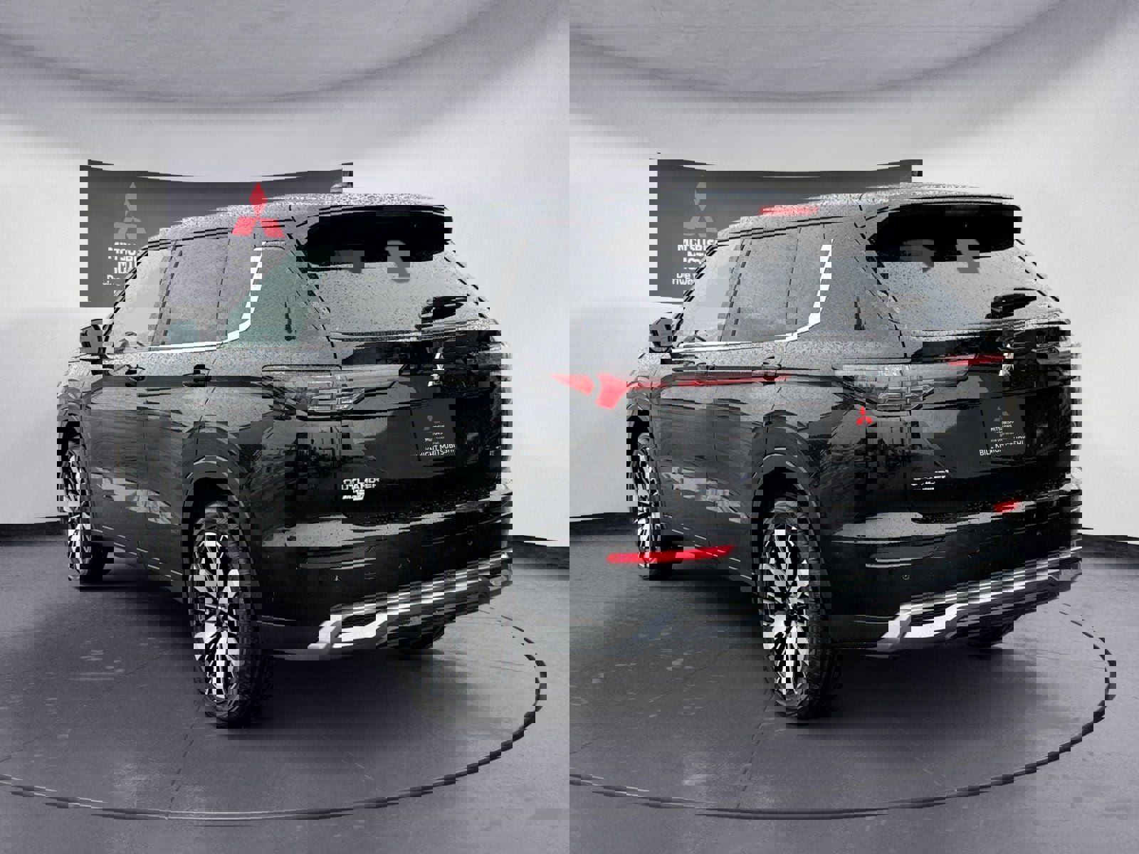 New 2025 Mitsubishi Outlander SE image 3