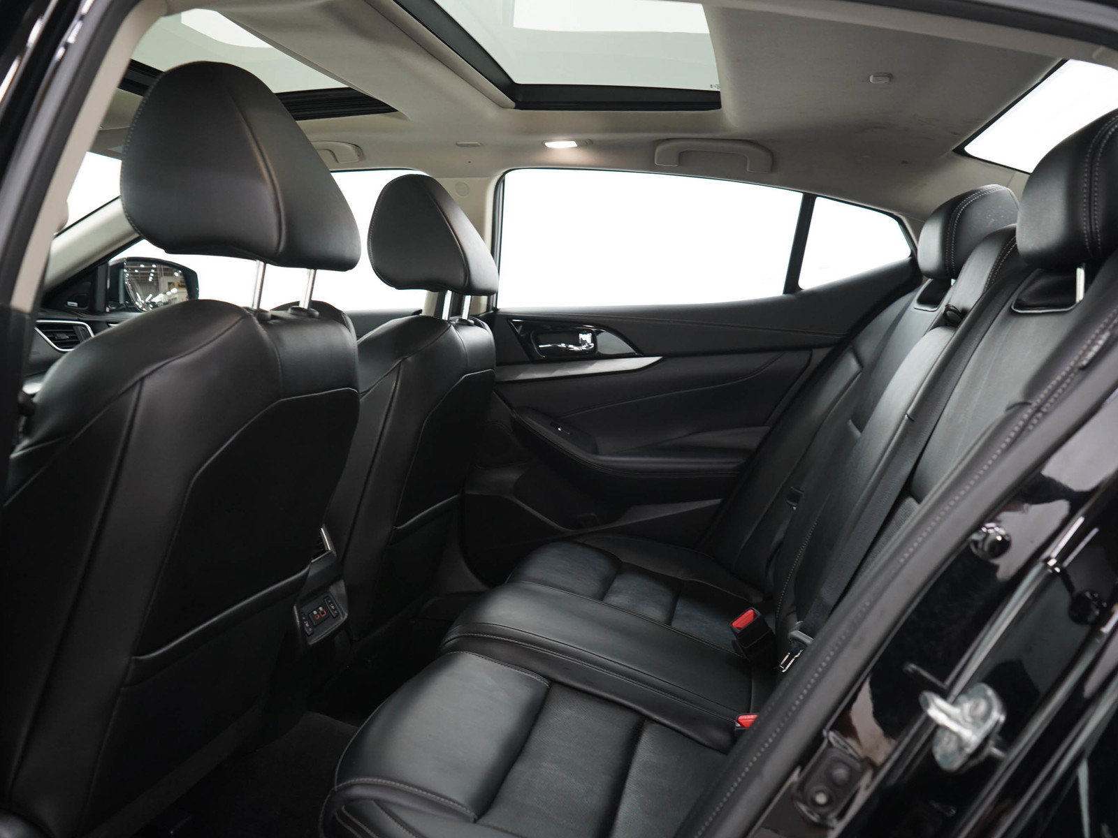 Used 2023 Nissan Maxima SL FWD image 13