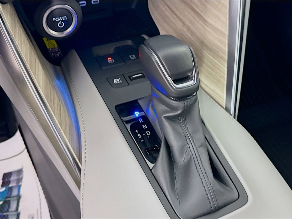 Used 2024 Toyota Venza Limited image 15