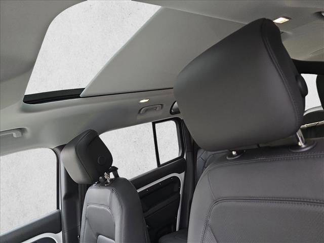 New 2026 Land Rover Defender 110 X-Dynamic SE image 28