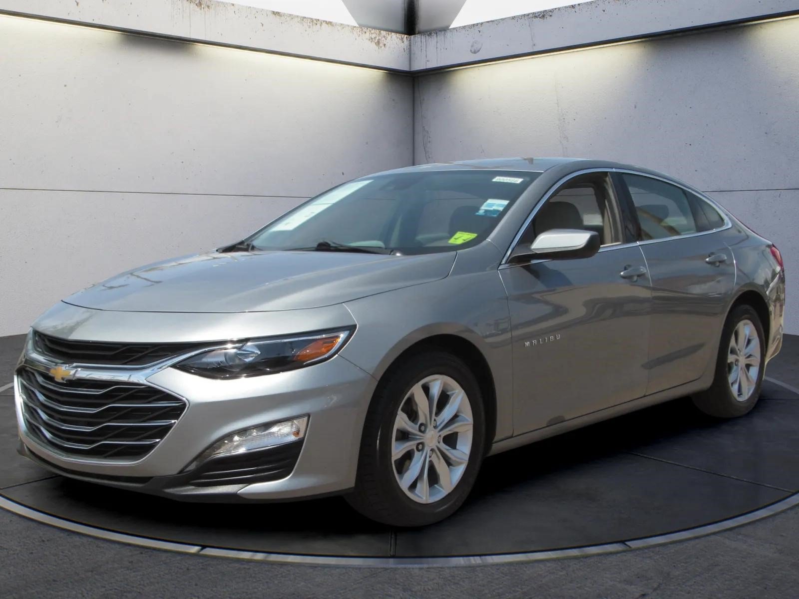 Used 2024 Chevrolet Malibu LT FWD image 1