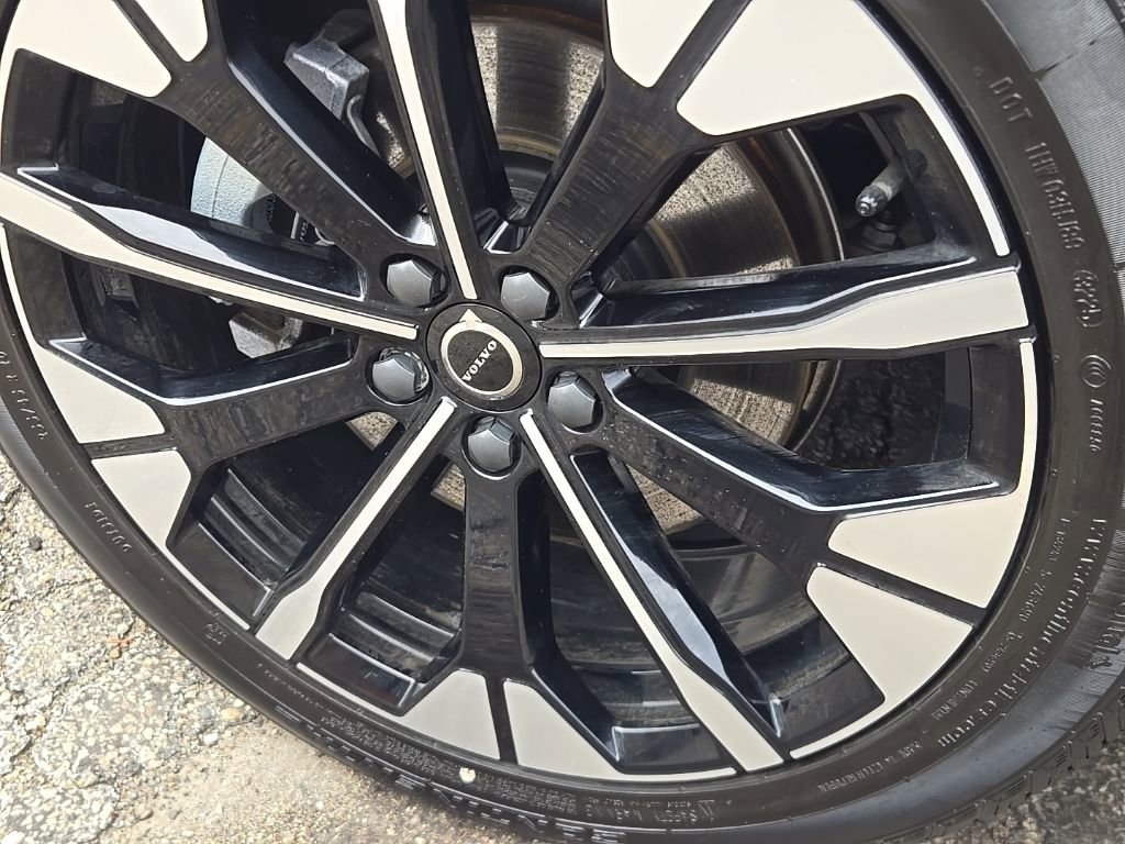 New 2026 Volvo XC60 B5 Plus w/ Protection Package Premier image 5